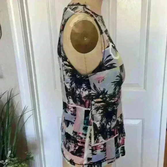 Calvin Klein Sleeveless crew neck tank top, size Small, Cool print - Picture 2 of 5